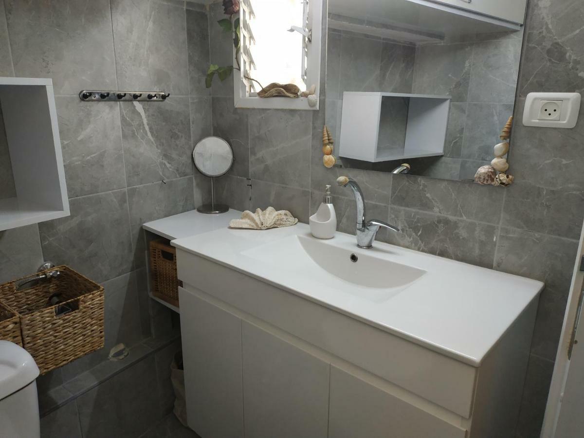 Studio Apt Great Location Heart Of Downtown District Apartment Haifa Exterior photo