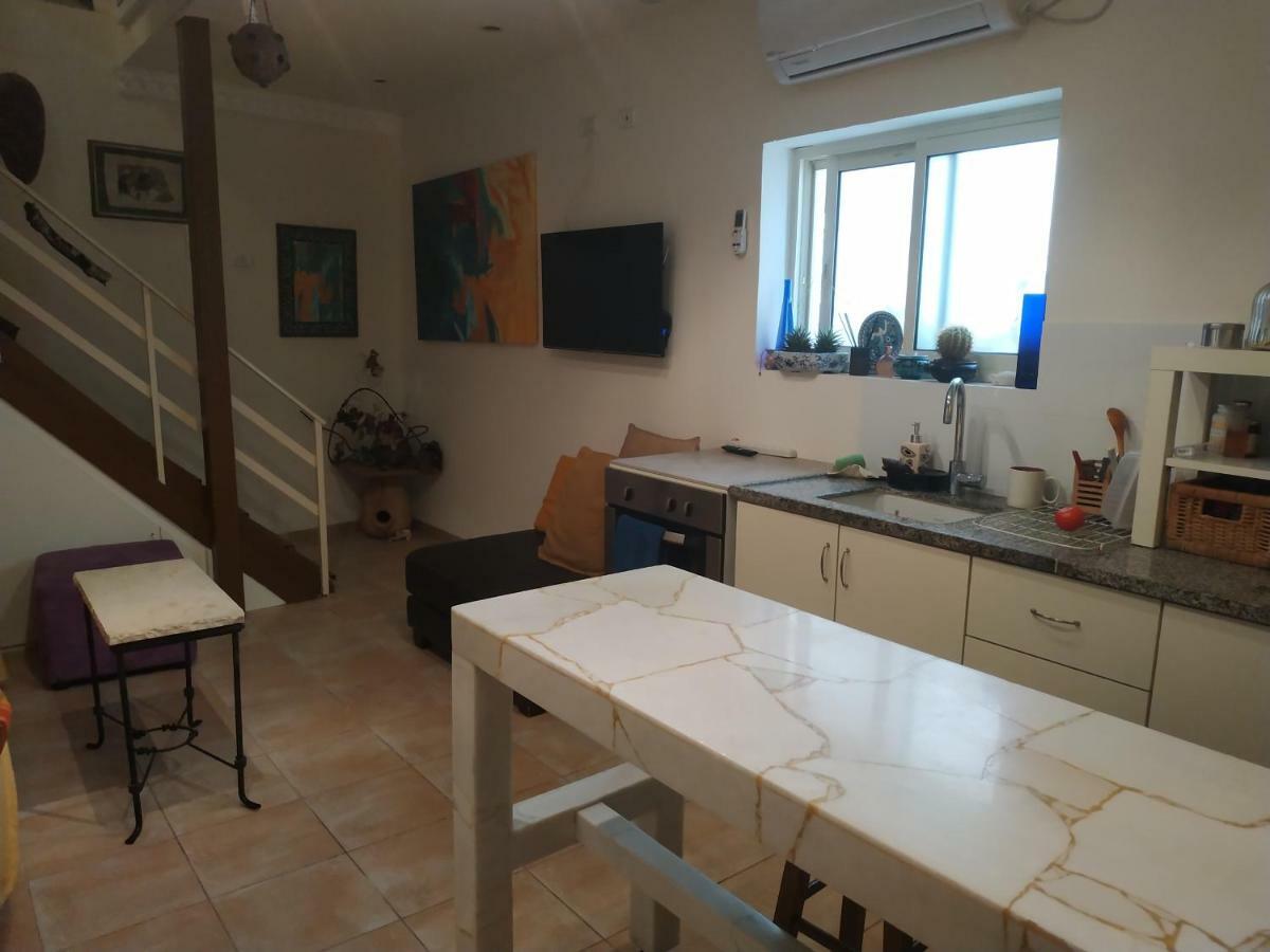 Studio Apt Great Location Heart Of Downtown District Apartment Haifa Exterior photo